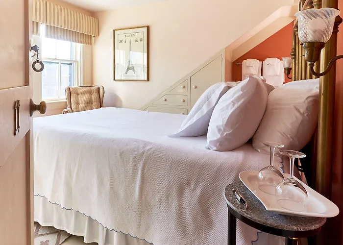Cliff Lodge Nantucket