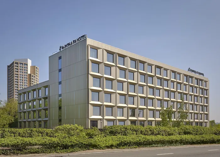 Park Plaza London, Park Royal Hotel