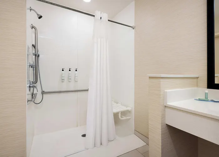 Fairfield Inn & Suites By Marriott Lincoln Southeast