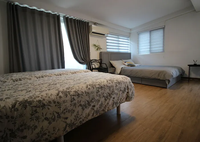Bunk Guesthouse Hongdae Seoul