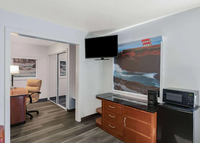 Oceanside Inn & Suites, A Days Inn By Wyndham Fort Bragg