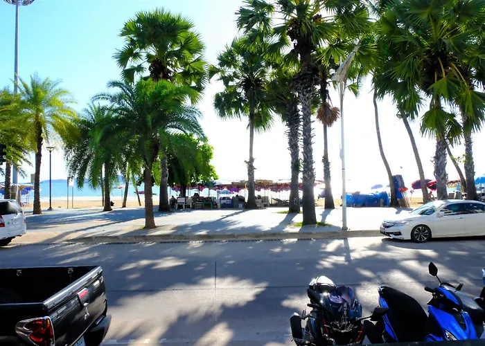 The Beach Front Resort, Pattaya