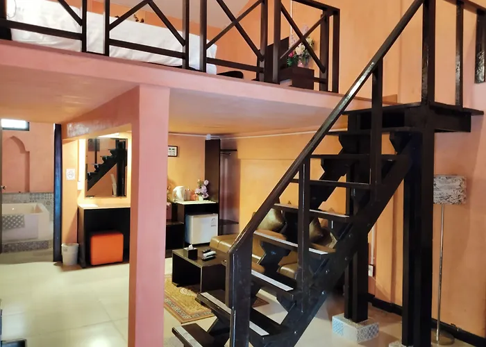 Retro Box Hotel Chumphon