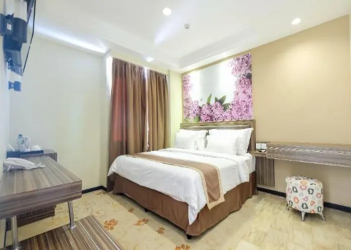 Travellers Hotel Phinisi Makassar
