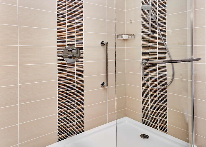 Hilton Garden Inn Dubai, Mall Avenue