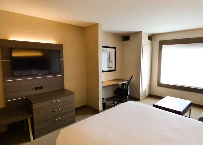 Holiday Inn Express & Suites Plymouth - Ann Arbor Area By Ihg