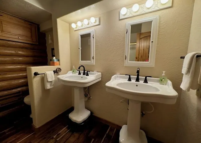 Silverwolf Log Chalets Coram