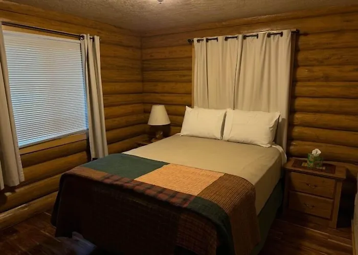 Silverwolf Log Chalets Coram