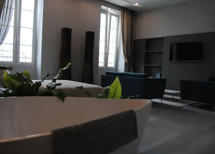 Les Suites Massena Nice