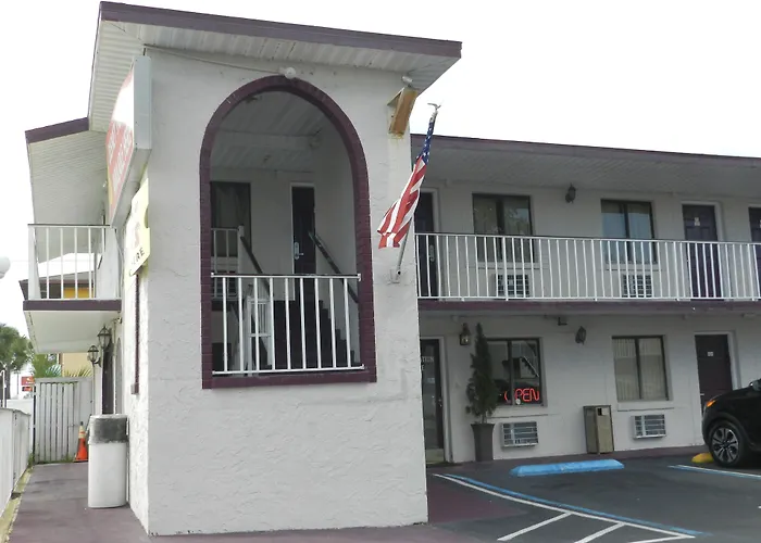 Maple Leaf Inn & Suites Kissimmee