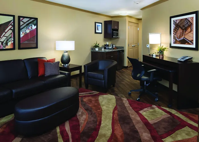 Clubhouse Hotel & Suites Fargo