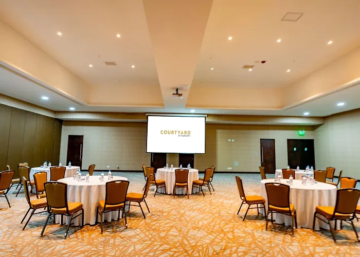 Courtyard By Marriott Santiago Airport Hotel