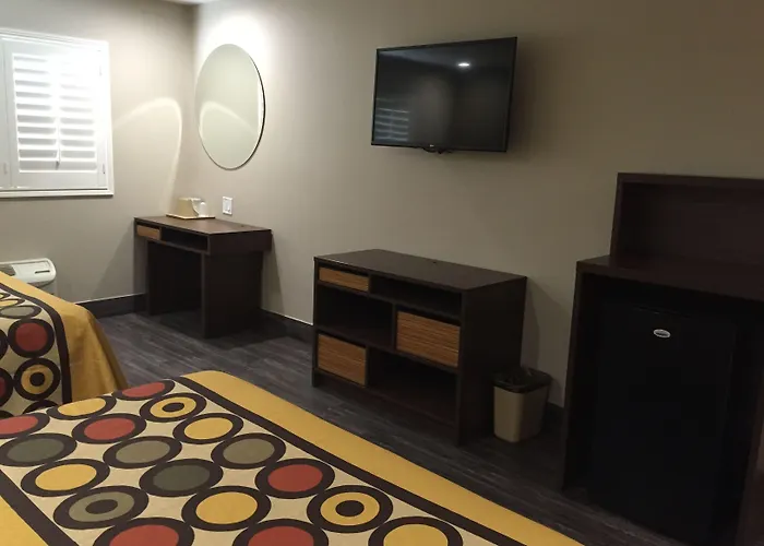 Super 8 By Wyndham National City Chula Vista