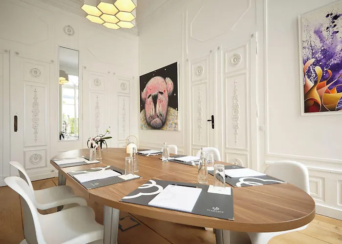 Clarance Hotel Lila