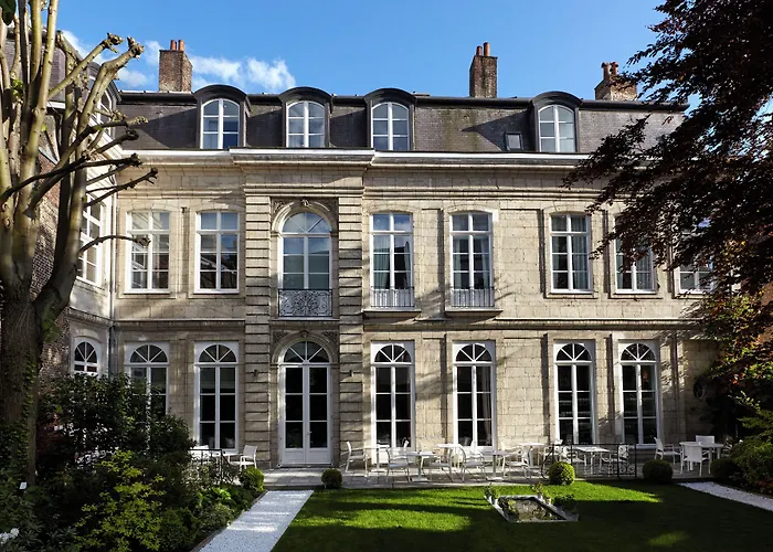 Clarance Hotel Lila