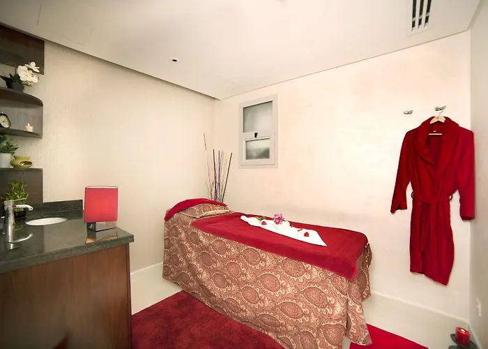 Raviz Center Point Hotel Dubai