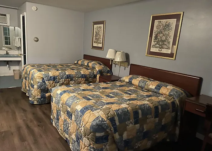 Budget Host Three Crowns Gettysburg