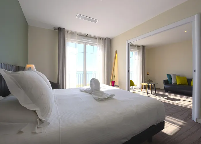 Les Flots - Hotel Et Restaurant Face A L'Ocean - Châtelaillon-Plage