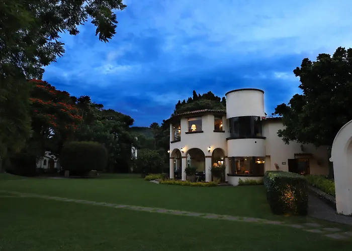 Casa Bugambilia, Un Pequeno Hotel En Tepoztlán