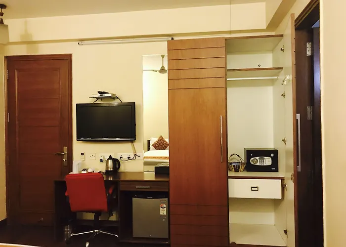 Skylink Suites Bed & Breakfast New Delhi
