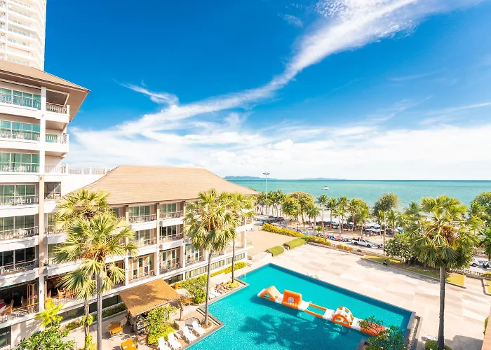 Welcome World Beachfront Resort Pattaya