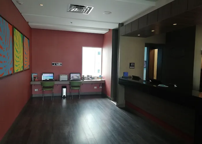 Hotel Hampton By Hilton Cali