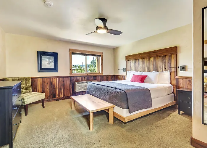 Wall Street Suites Bend