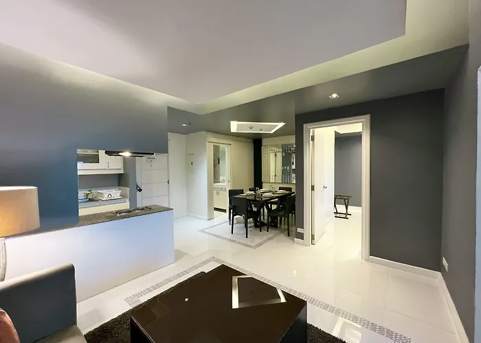 Kl Serviced Residences Managed By Hii Makati City