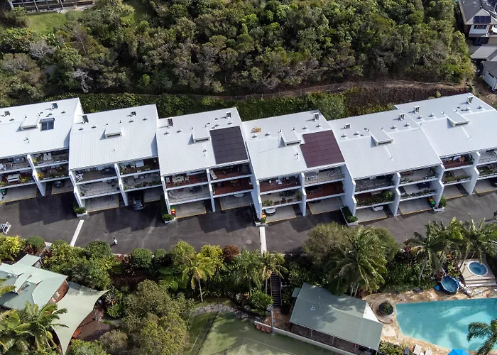 The Oasis Apartments And Treetop Houses Byron Bay