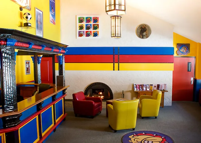 The Bulldog Hotel Silver Star