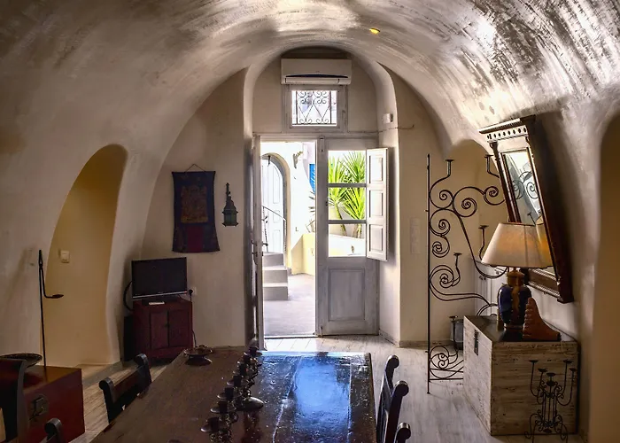 Heliophos Boutique Caves Aparthotel Oia