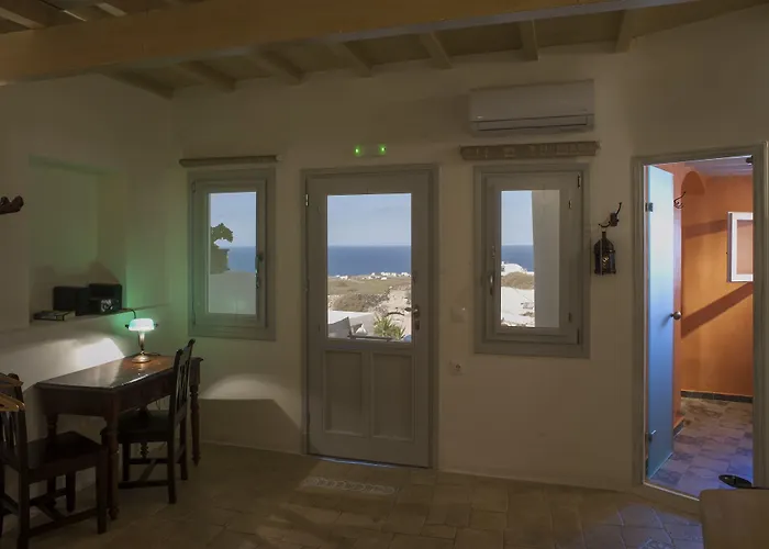 Heliophos Boutique Caves Aparthotel Oia