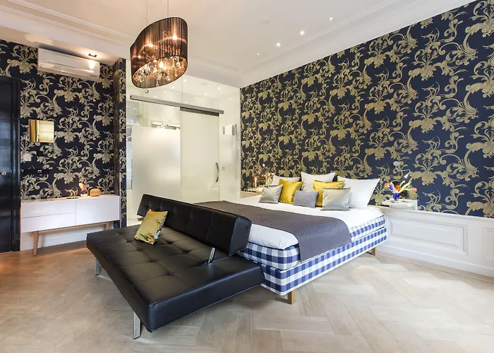 Amsterdam Canal Hotel