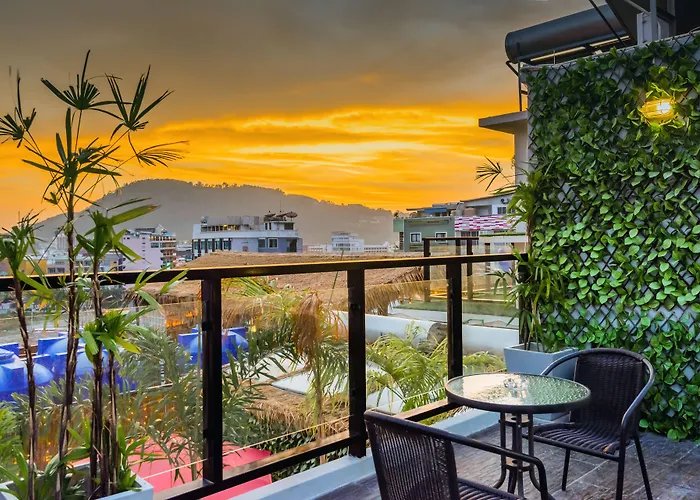 Hallo Patong Hotel - Rooftop Pool - Stunning Mountain Views & Otop Market