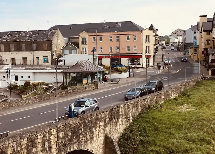 Maddens Bridge Bar & Guesthouse Bundoran