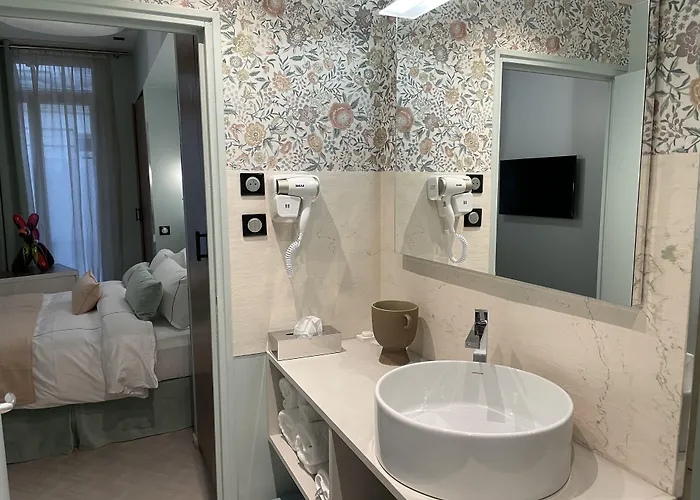 Hotel 33 Marbeuf Paris