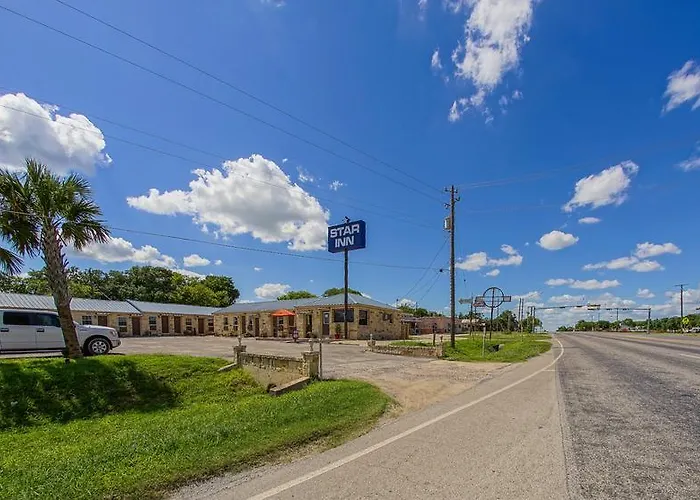 Star Inn Karnes City