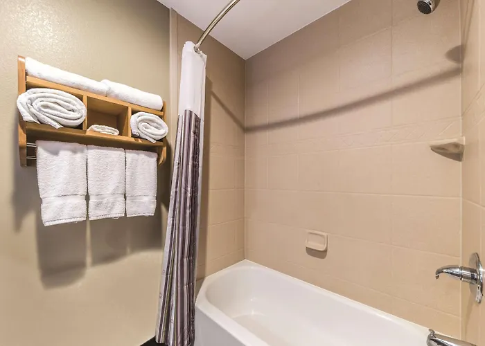 La Quinta By Wyndham Tulsa - Catoosa Hotel