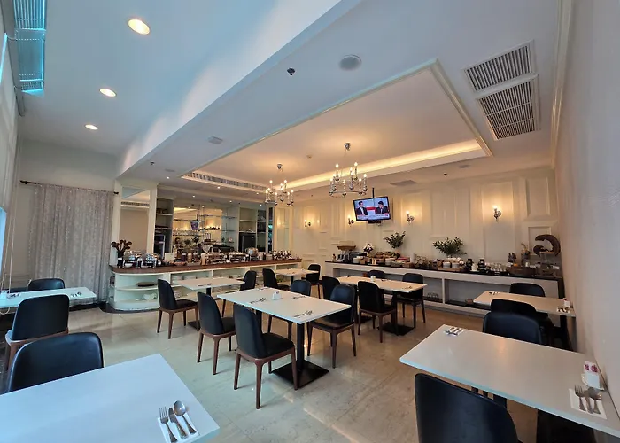 เดอะ เบลส โฮเต็ล แอนด์ เรสซิเดนซ์ กรุงเทพ Hotel กรุงเทพมหานคร