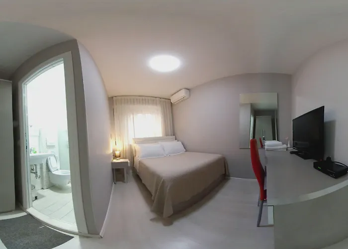 Freddy'S Hotel Tirana