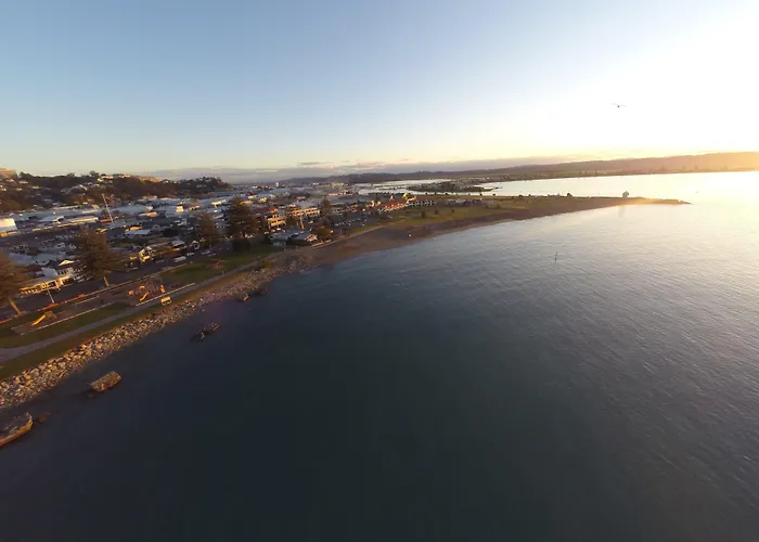 Navigate Seaside Hotel Napier
