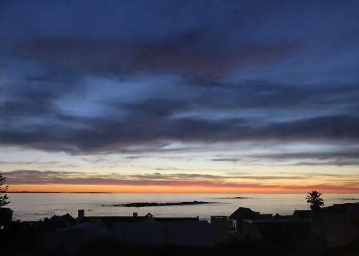 Blaauw Village Guest House Bloubergstrand
