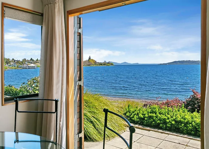 Cascades Lakefront Motel Taupo