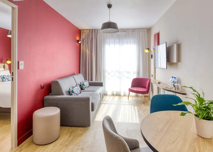 Appart'City Confort Paris Clichy - Mairie