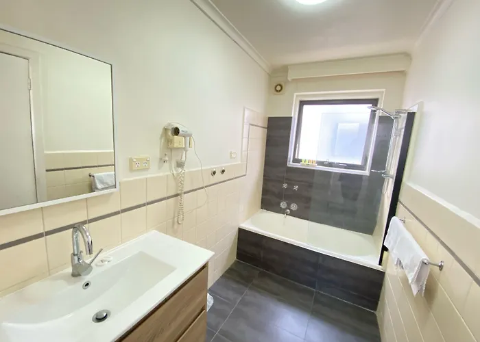 City Edge East Melbourne Apartment Hotel