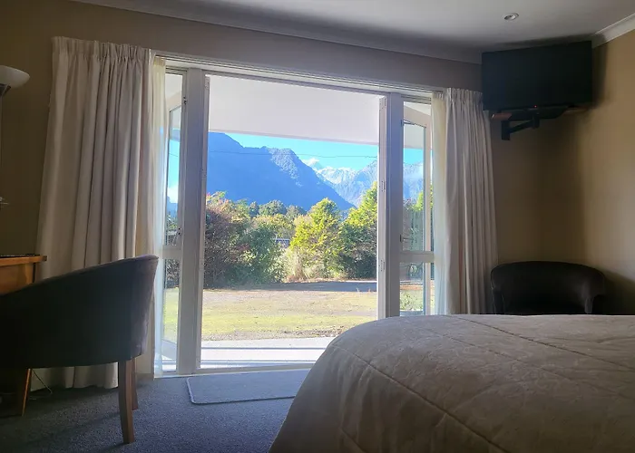 Misty Peaks Hotel Fox Glacier