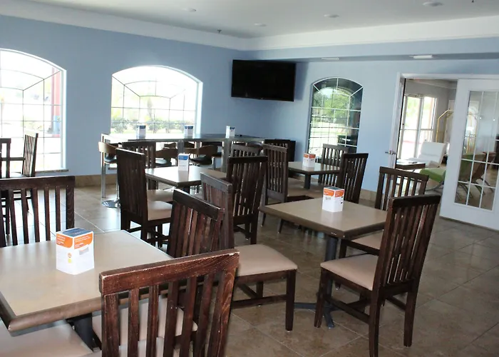 Quality Inn & Suites At The Outlets Mercedes-Weslaco