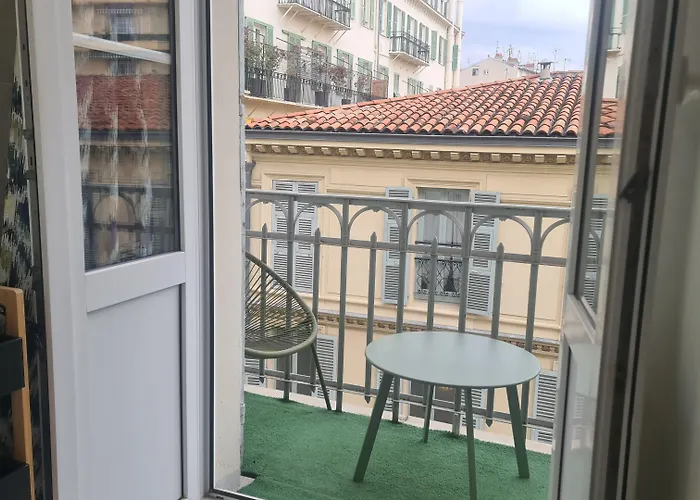 Le Petit Trianon et le Charme des Suites Nice