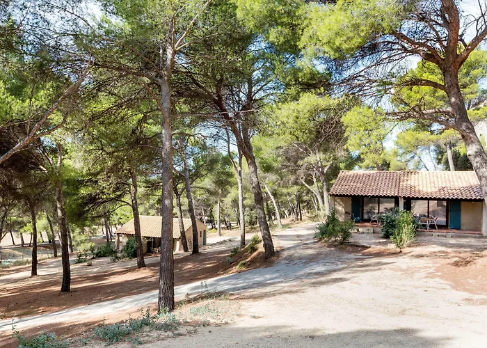 Best Western Domaine De Roquerousse Salon-de-Provence