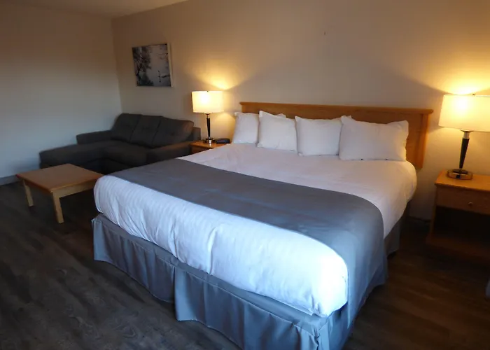 Chateau Logue Hotel Maniwaki